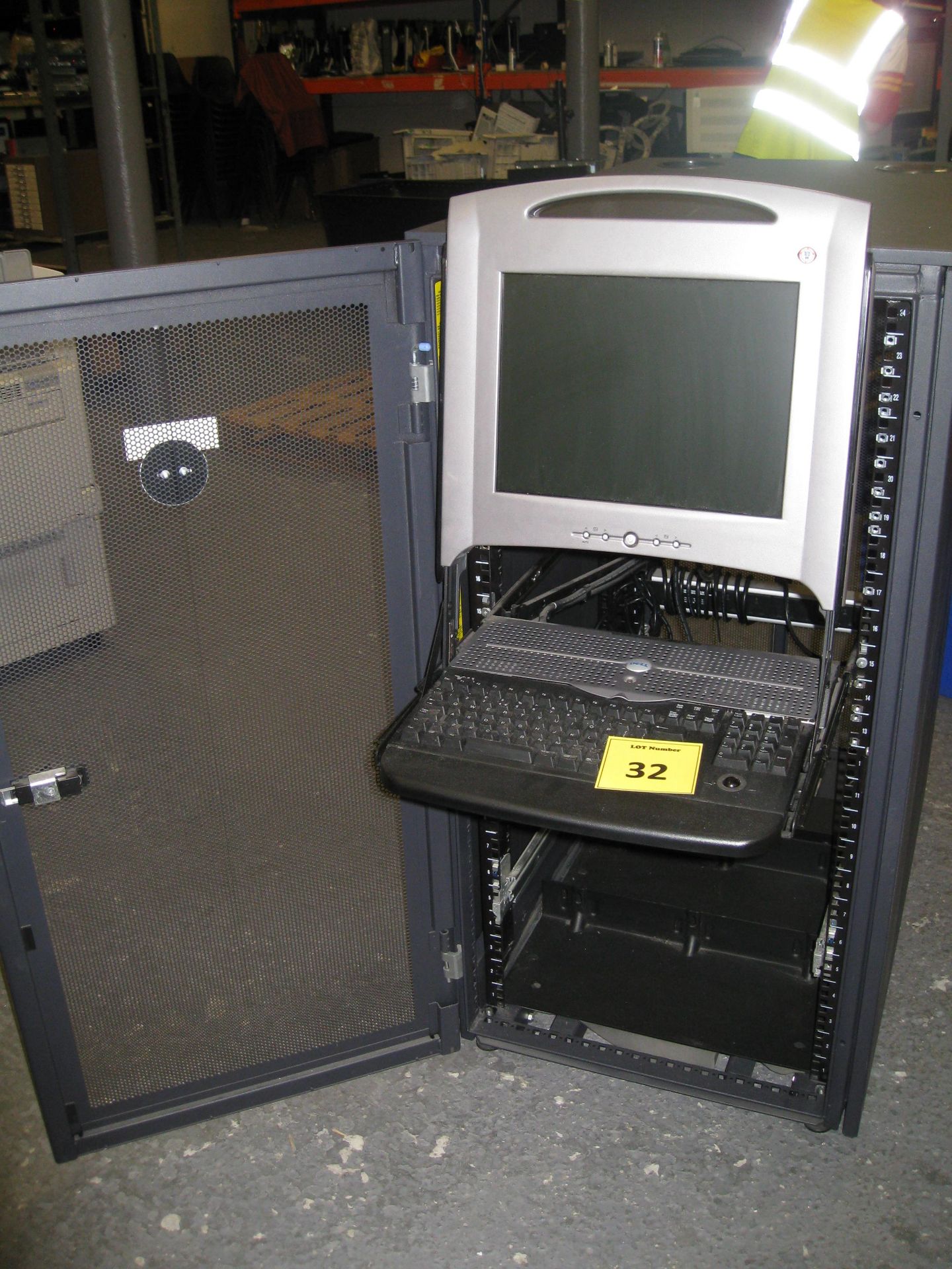 DELL 24U RACKMOUNT SERVER CABINET COMPLETE WITH SIDES AND DOORS & CONTAING 15" RACKMOUNT TFT/ - Image 3 of 4