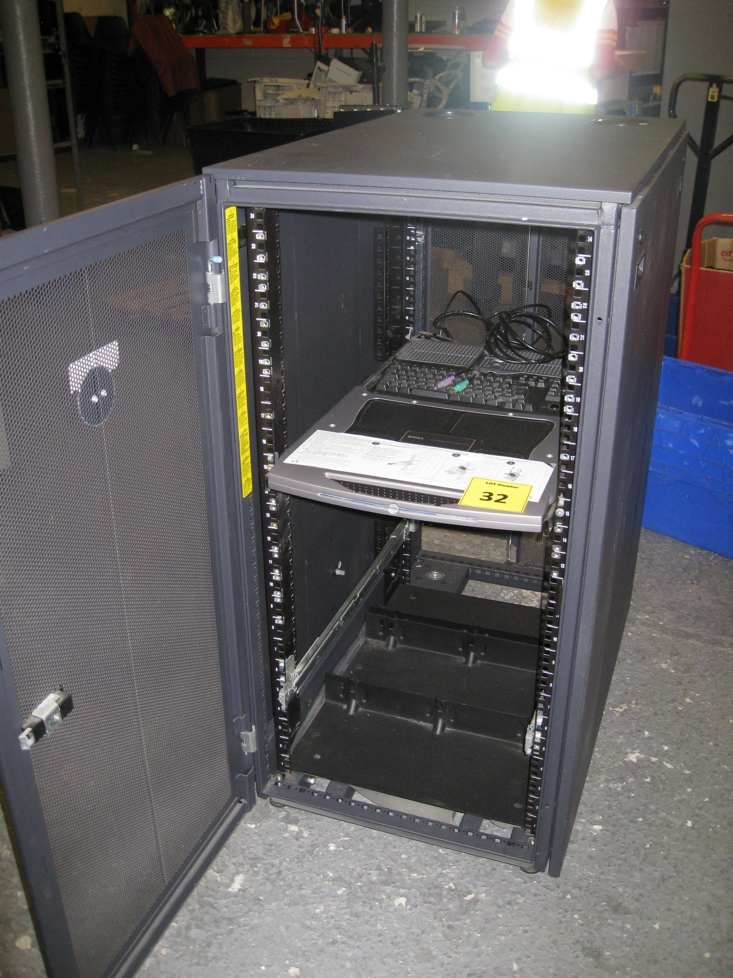 DELL 24U RACKMOUNT SERVER CABINET COMPLETE WITH SIDES AND DOORS & CONTAING 15" RACKMOUNT TFT/ - Image 2 of 4