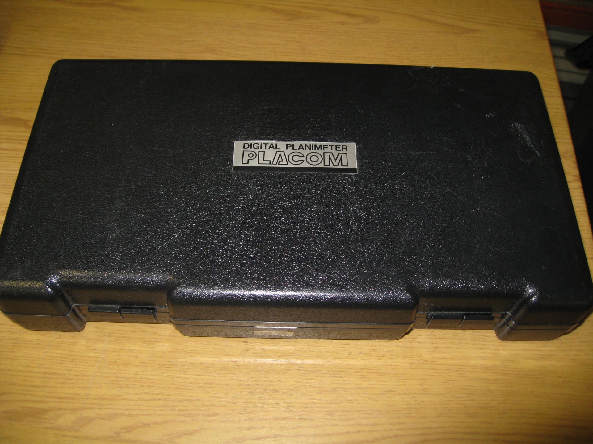 PLACOM KP-90N DIGITAL PLANIMETER. IN CASE. SEE PHOTO'S - Image 2 of 2