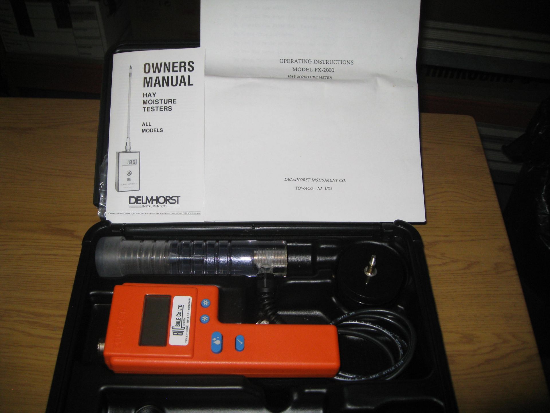DELMHORST INSTRUMENT CO HEY MOISTURE METER MODEL FX-2000.. IN CASE WITH INSTRUCTIONS.. SEE PHOTO'S