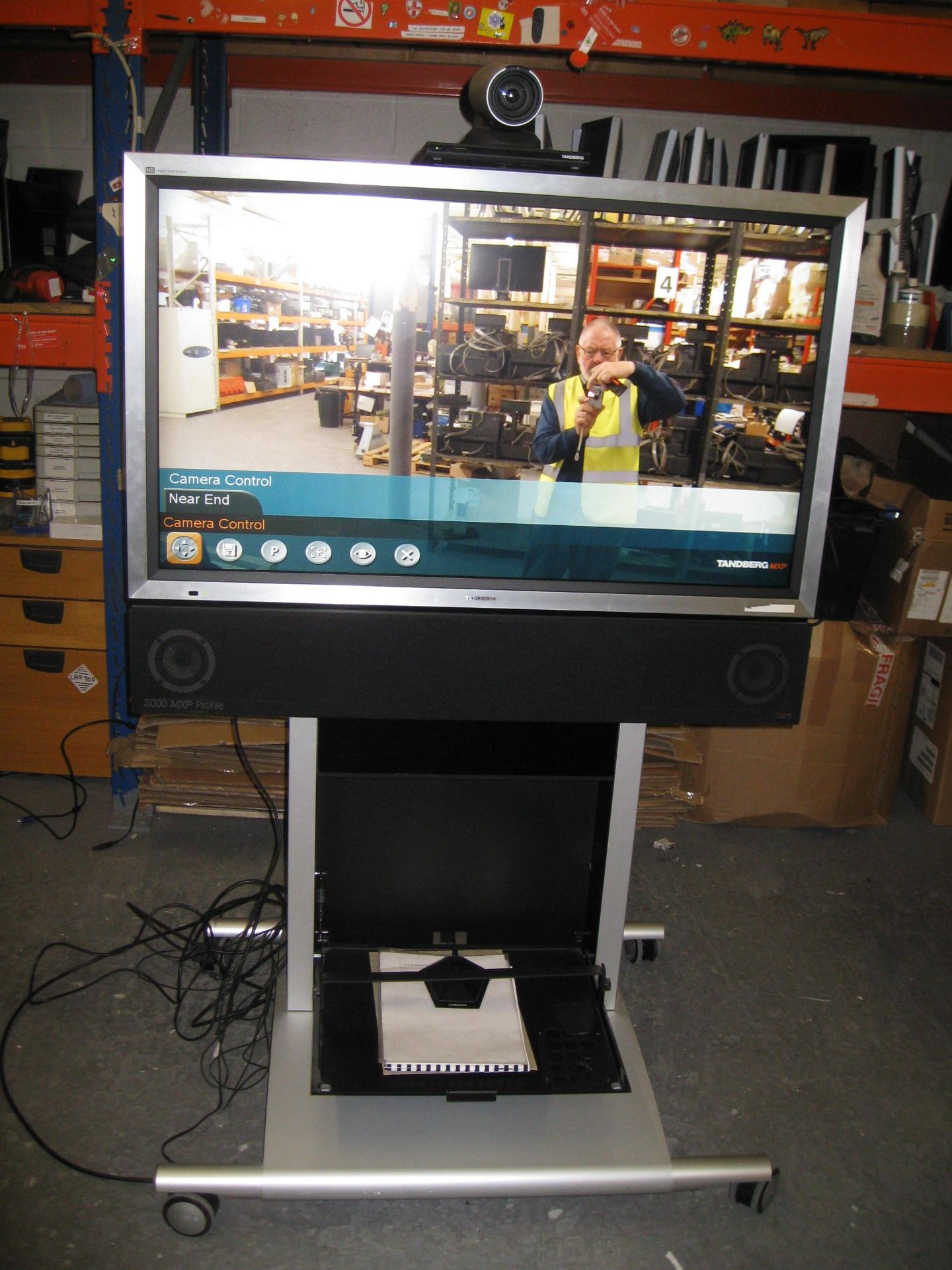 TANDBERG MXP VIDEO CONFERENCING SYSTEM TTC7-09. COMPRISING 42" FS-L4201C HD SCREEN, TTC7-09 CODEC