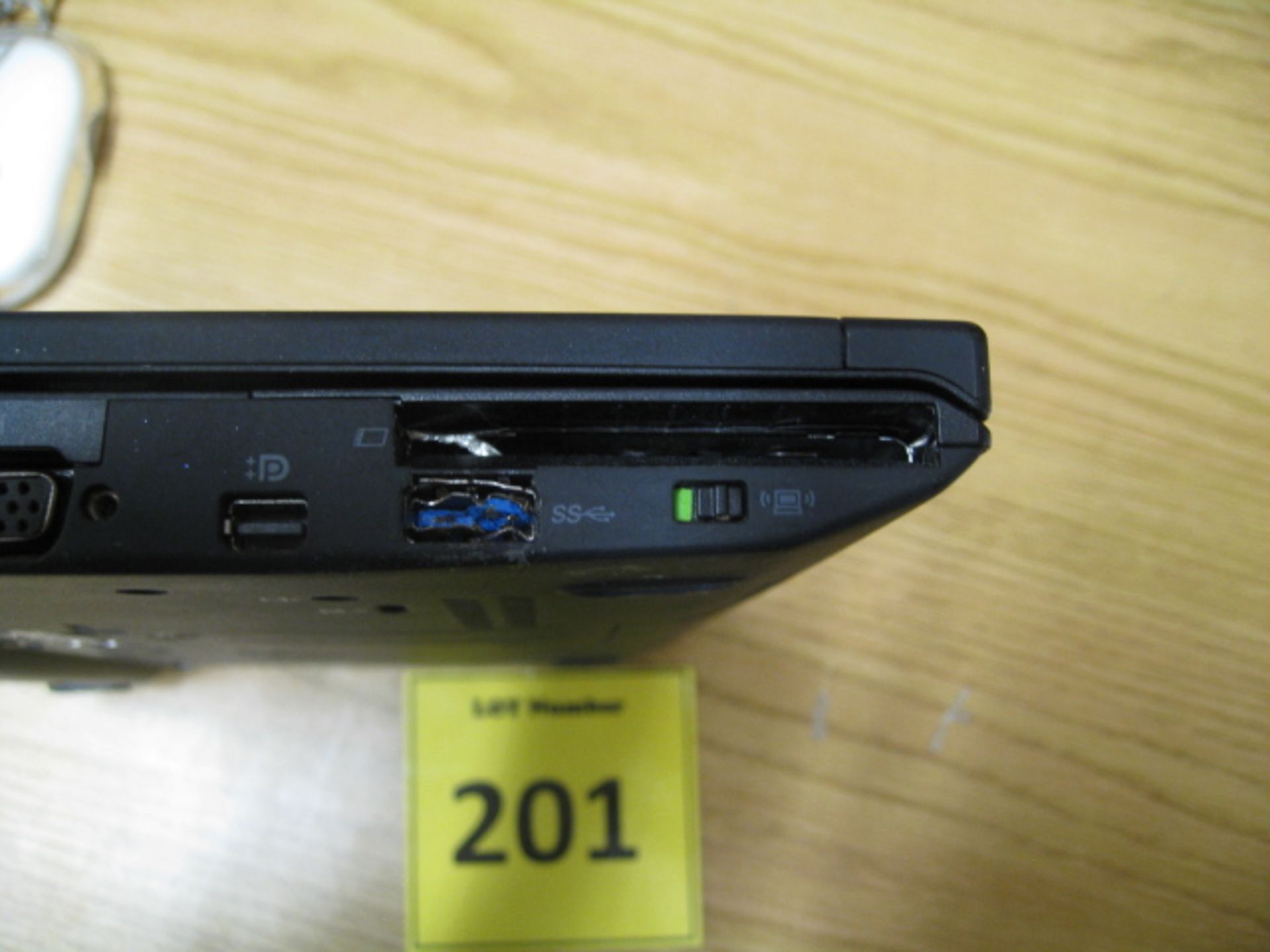 IBM Lenovo X230i Laptop, Core-i3/2.50, 4096/320, psu. Win 8 Pro Sticker - damaged usb port & pcmcia - Image 3 of 3