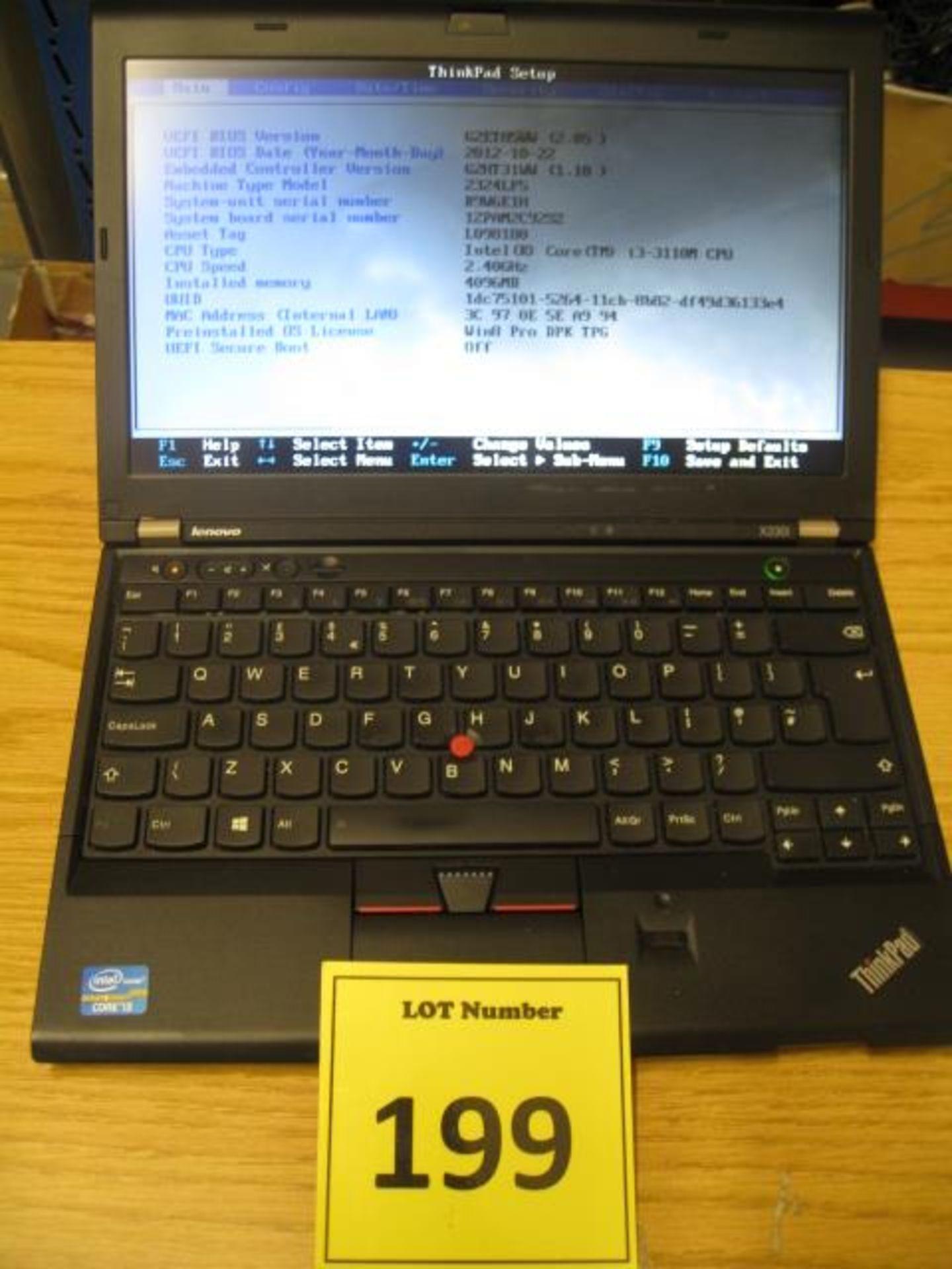 IBM Lenovo X230i Laptop, Core-i3/2.40, 4096/320, psu - Win 8 Pro Sticker - Watermarks on screen