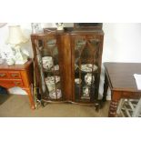 FURNITURE/ HOME - A beautiful Art Deco display case with glazed doors & 3 interior glass shelves.