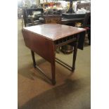 FURNITURE/ HOME - A beautiful antique Edwardian drop leaf table, measuring 76x60x76 when leaves