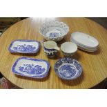 CERAMICS - A collection of 10 blue & white pieces to include a Willow pattern jug, cup, bowl, 2