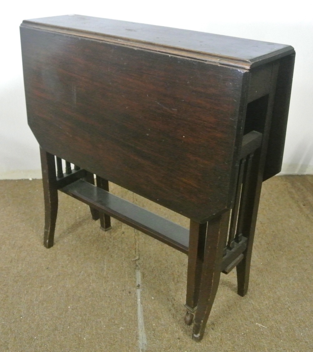 FURNITURE/ HOME - A small wooden drop leaf side table (missing one castor)