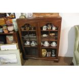 FURNITURE/ HOME - A beautiful Mahogany glazed bookcase with 3 interior shelves, measuring