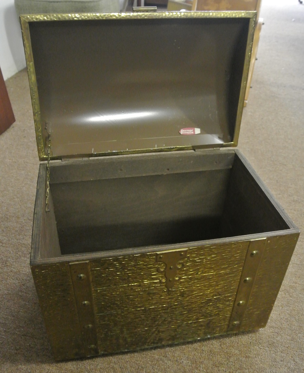 ANTIQUE/ HOME - A vintage brass covered coal/ stick box, in the form of a pirates treasure chest, - Image 2 of 3