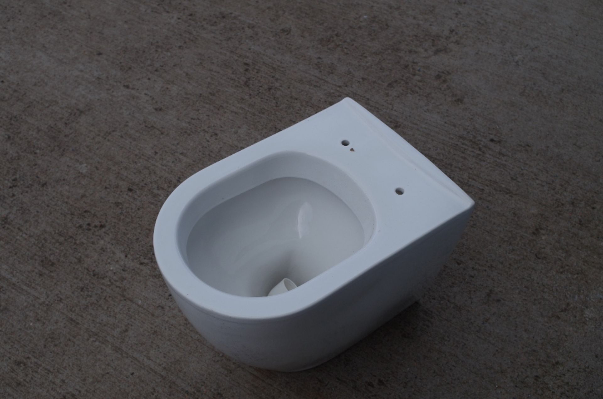 Ceramic Toilet - New. NO VAT - Image 2 of 2