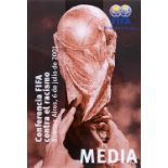 Ensemble de 5 accréditations «Media» pour des congrès de la FIFA entre 1999 et 2004.