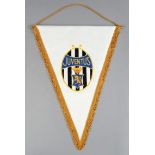 Fanion brodé de la Juventus de Turin. Dim. 32 x 45 cm.