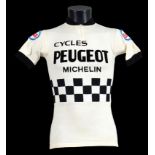 Maillot de l’équipe Peugeot-Esso-Michelin avec la signature de Bernard Thèvenet. Le champion restera