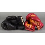 Lot de 2 paires de gants de boxe anglaise des années 1950/60.