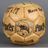 Ballon de handball en cuir de la marque Lahm. Modèle officiel de la Coupe de France et du