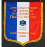 Fanion officiel de l’équipe de France. Match face à l’Ecosse le 12 septembre 2007 à Paris. Match