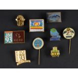 Lot de 9 pin’s et broches des Jeux Méditerranéens dont ceux de 1993 organisés en Languedoc-