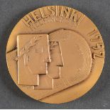 1952. Helsinki. Médaille de participant aux XVème Jeux d’été. En bronze. Diamètre 54 mm. Dans sa