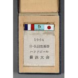 Badge commémoratif de la rencontre Internationale de handball opposant le Japon et la France en 1964