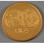 Médaille commémorative du 50ème congrès de la FIFA à Zurich en 1996. En métal doré. Diamètre 50