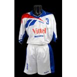 Frantz Granvorka n° 3. Maillot et short portés avec le Paris SG-Asnière pour la saison 1997/98. Il