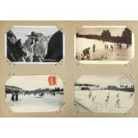 Album d’environ 80 cartes postale sur les sports d’hiver avec le patin à glace, le ski, l’