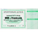 Billet du match International opposant l’Allemagne de l’Est à la France le 19 novembre 1986.