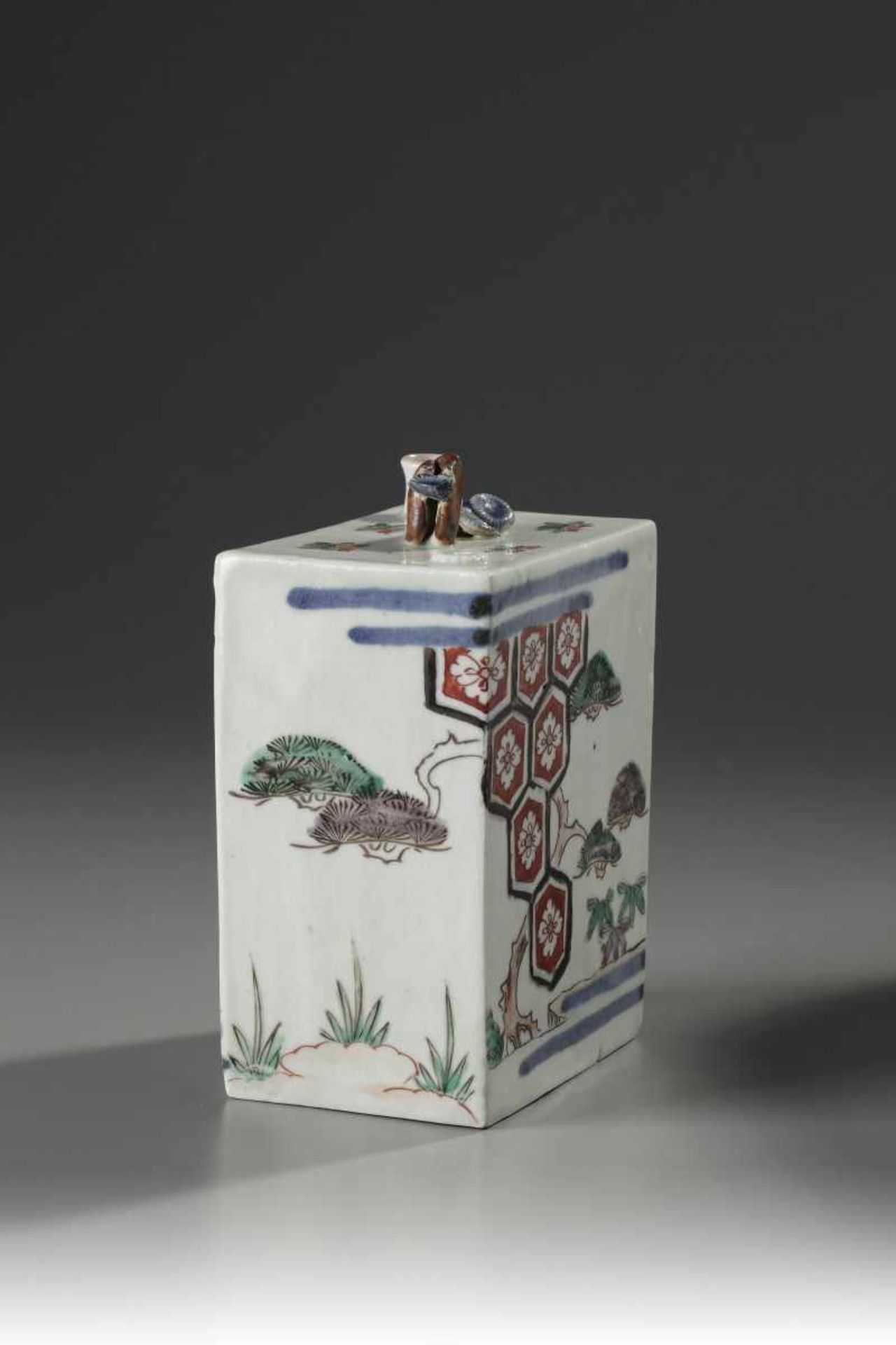 A Japanese Rectangular Sake Bottle rectangular bottle, slightly wider at the top than bottom. A - Bild 4 aus 6