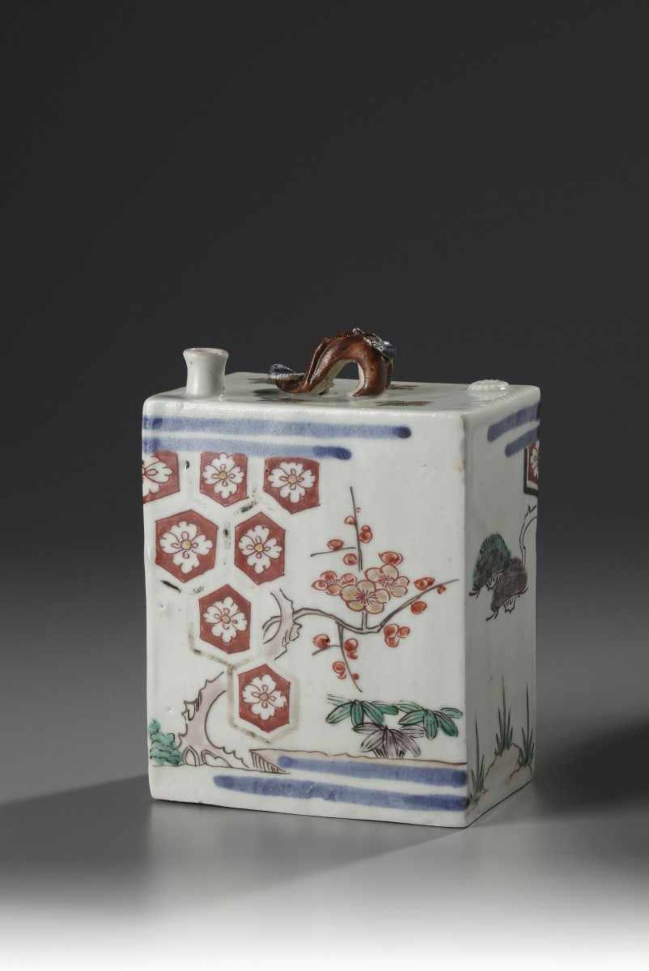 A Japanese Rectangular Sake Bottle rectangular bottle, slightly wider at the top than bottom. A - Bild 2 aus 6