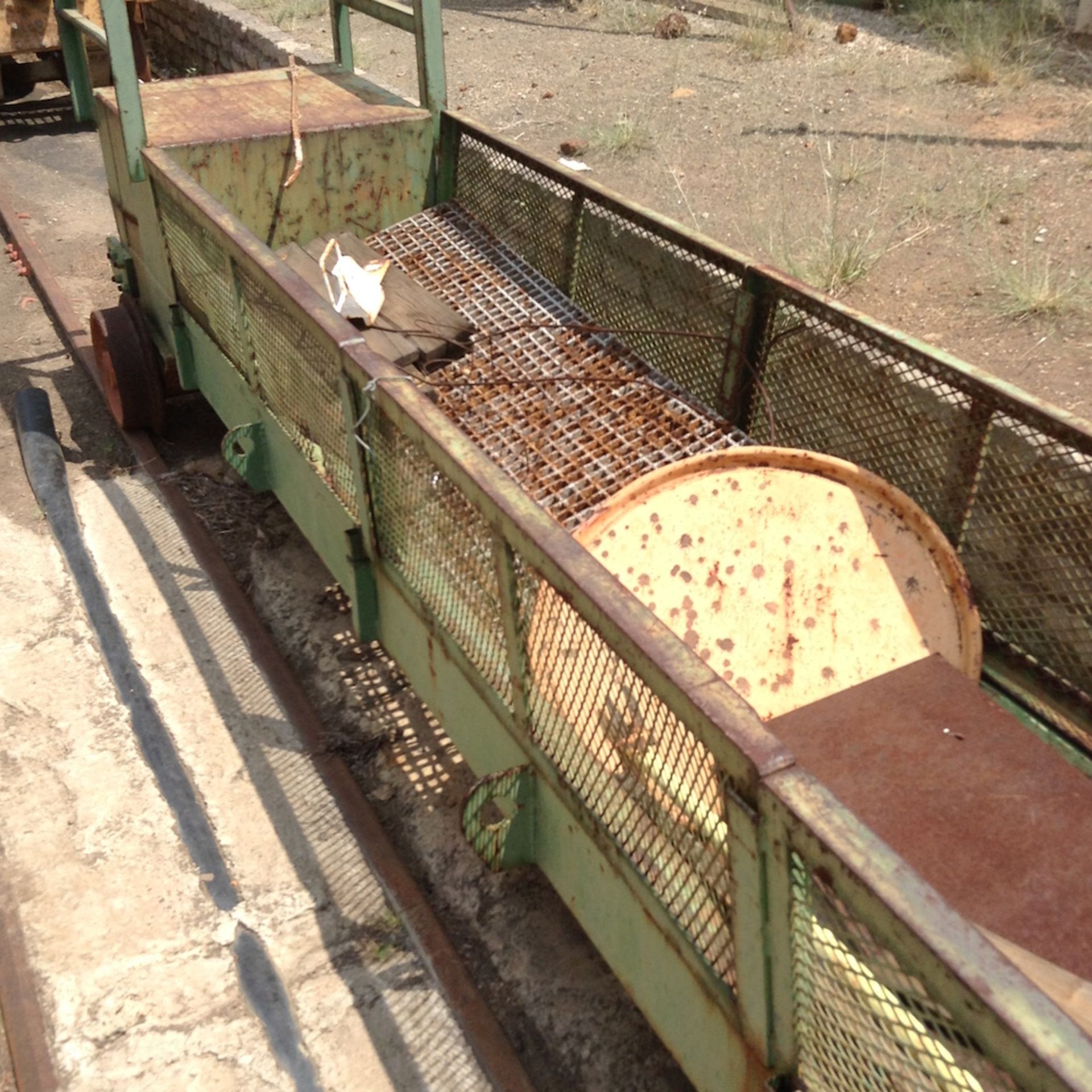 8 x 3.8 ton hoppers - Image 8 of 17