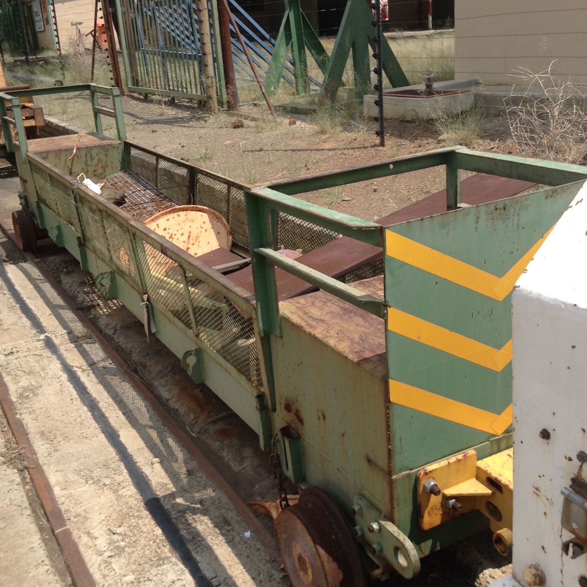 8 x 3.8 ton hoppers - Image 5 of 17