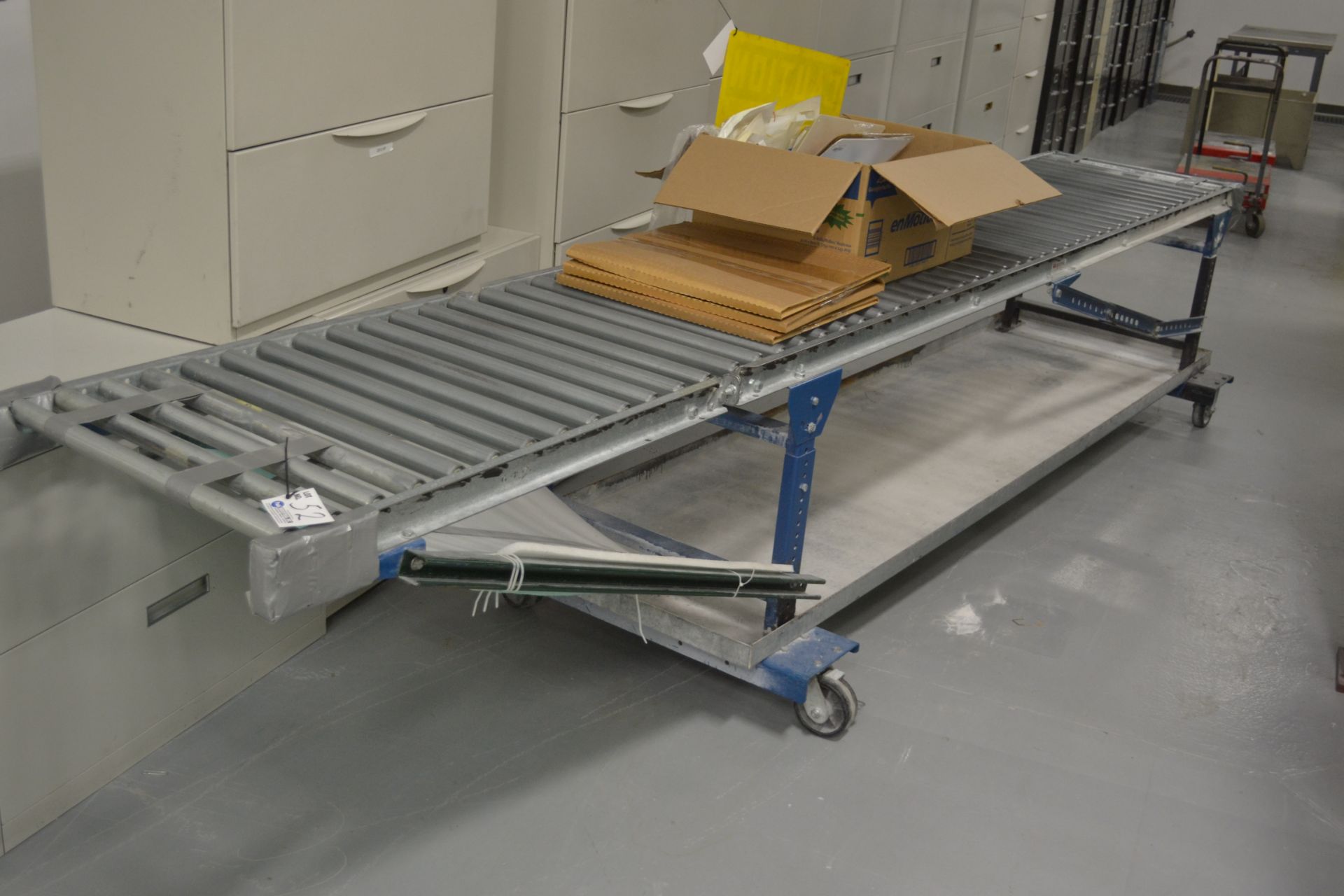 Versa roller conveyer 13ft. On casters - Image 2 of 2