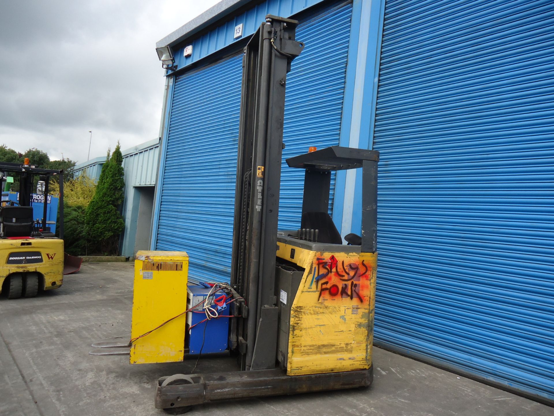 Atlet UNS 2 Stage 1.6T Electric Reach Forklift - Image 7 of 12