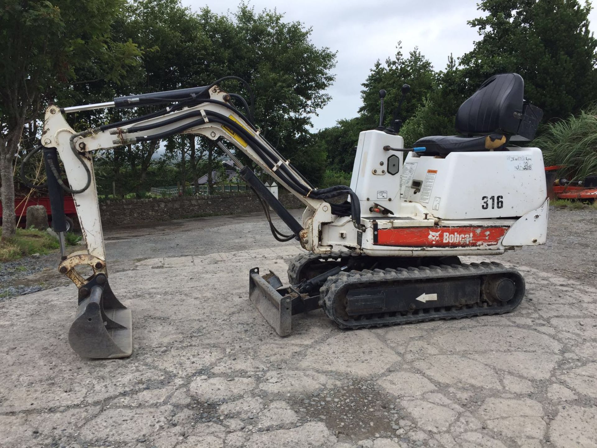 Mini Excavator with Canopy c/w 3 Buckets - Image 3 of 3