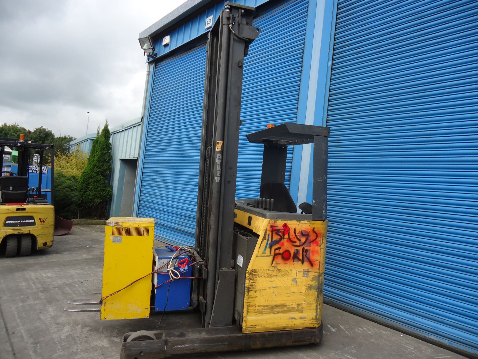 Atlet UNS 2 Stage 1.6T Electric Reach Forklift - Image 2 of 12