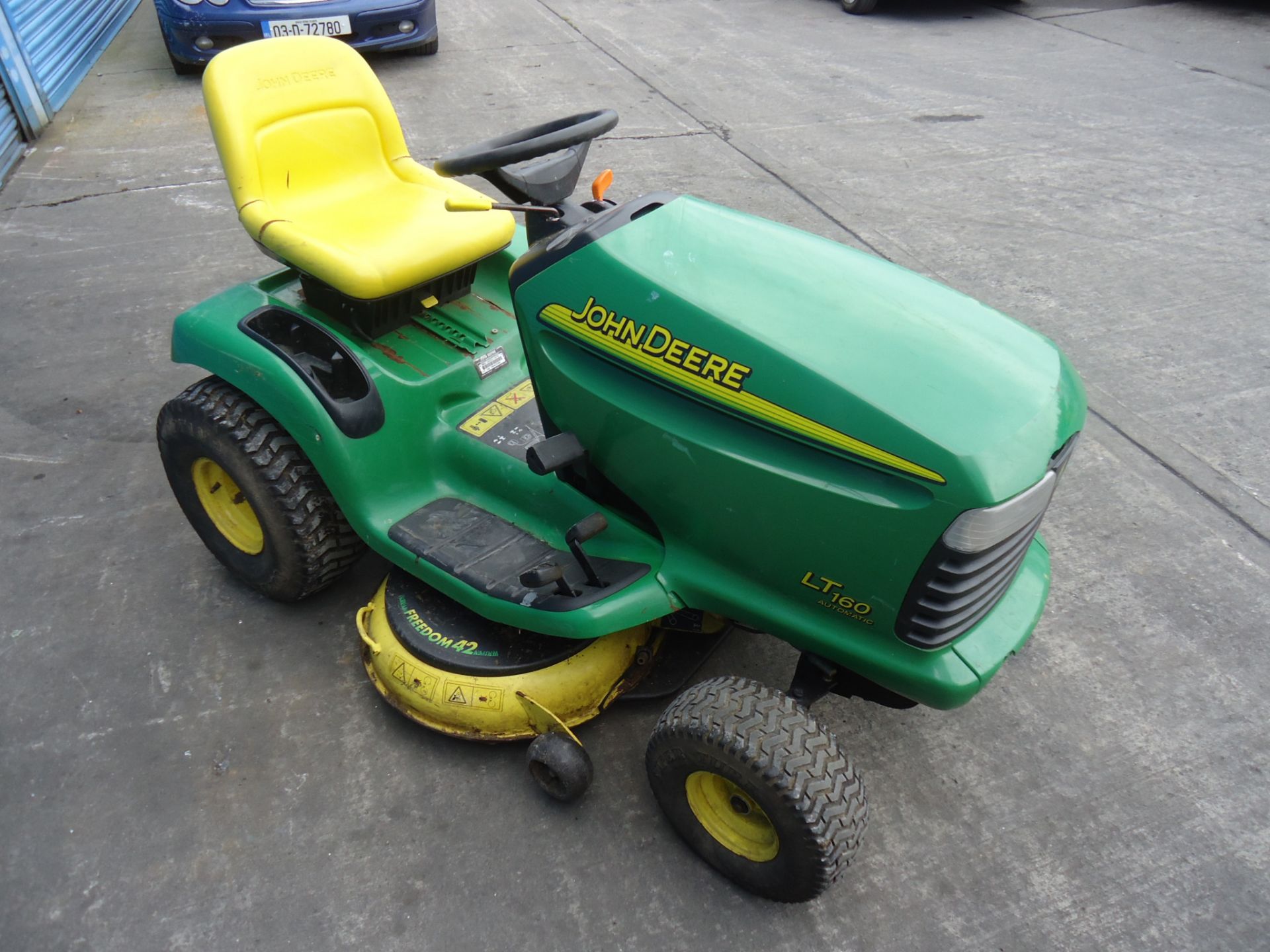 John Deere LT160 Automatic Ride On Mower - Image 5 of 9