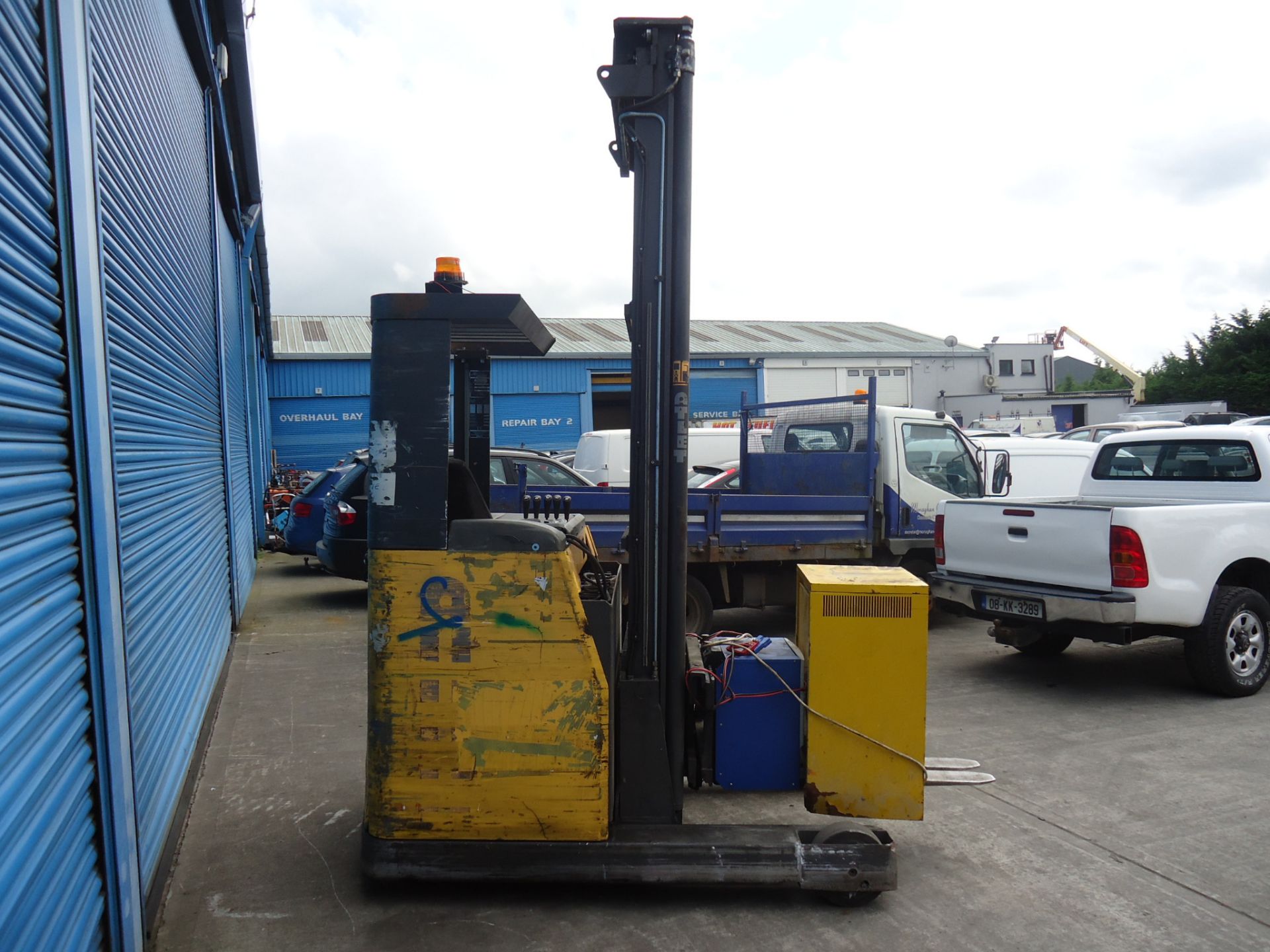 Atlet UNS 2 Stage 1.6T Electric Reach Forklift - Image 4 of 12