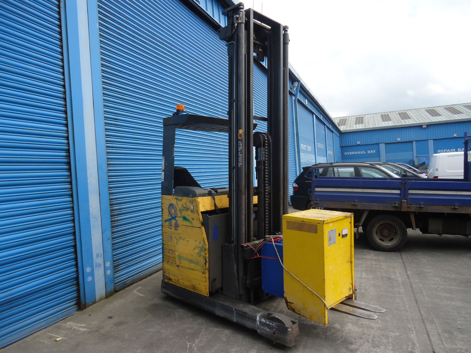 Atlet UNS 2 Stage 1.6T Electric Reach Forklift - Image 5 of 12