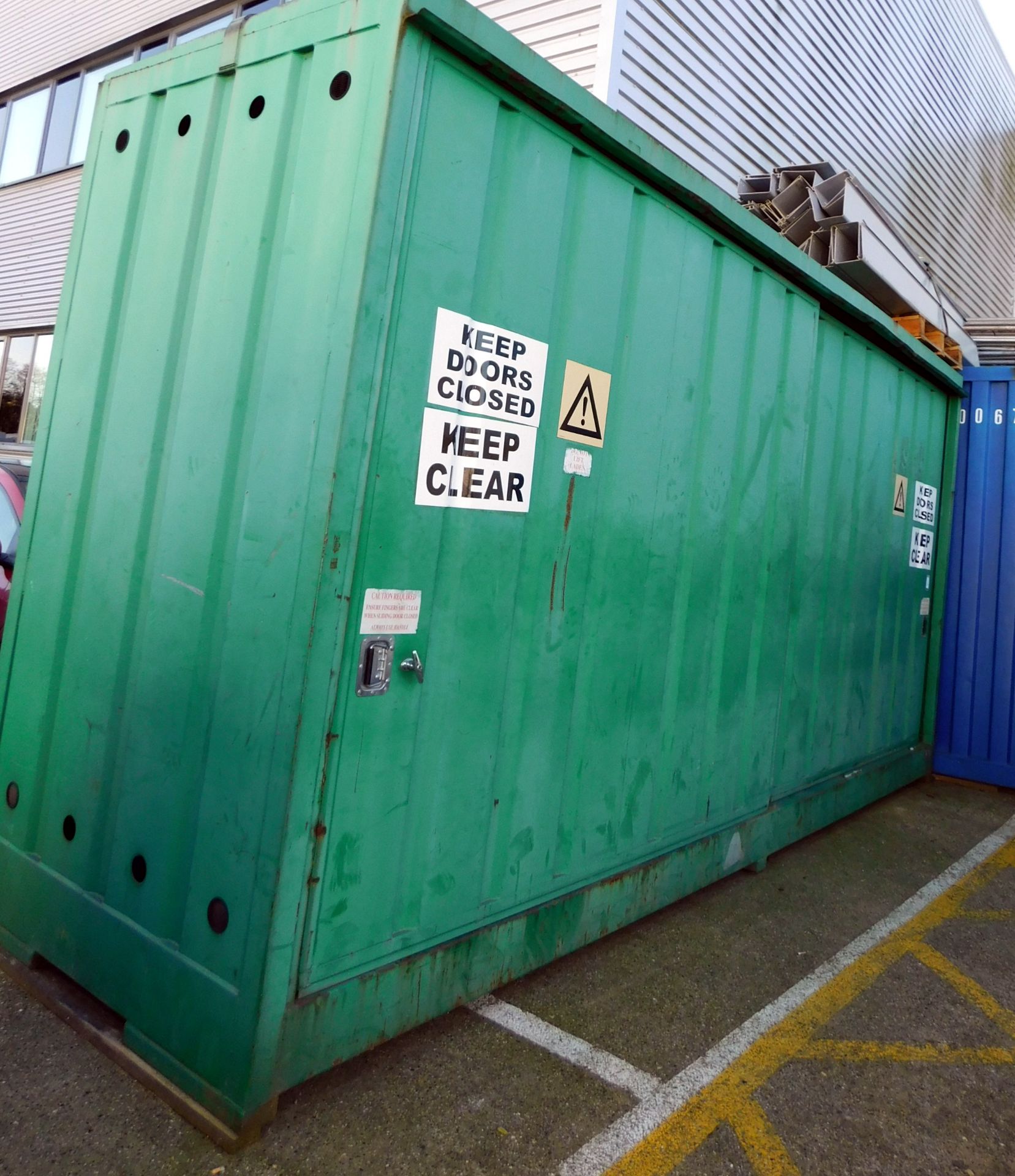 Empteezy 20ft Container c/w Sliding Door & Oil Drip Tray (to be collected on Thursday 15th - Image 2 of 2