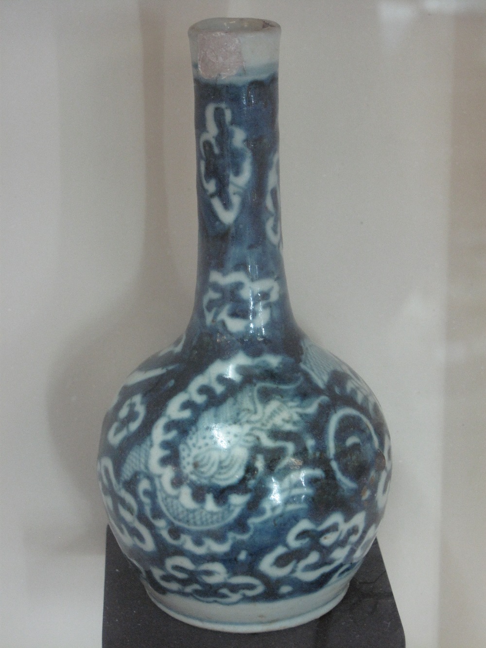 Chinese porcelain small blue and white bottle vase decorated with dragon in clouds, - Image 4 of 4