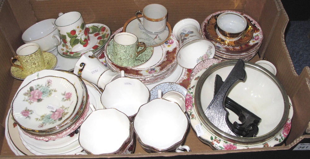 Tray of assorted china to include: Salisbury 'Versailles' teaware; Crescent ware floral fruit bowl;