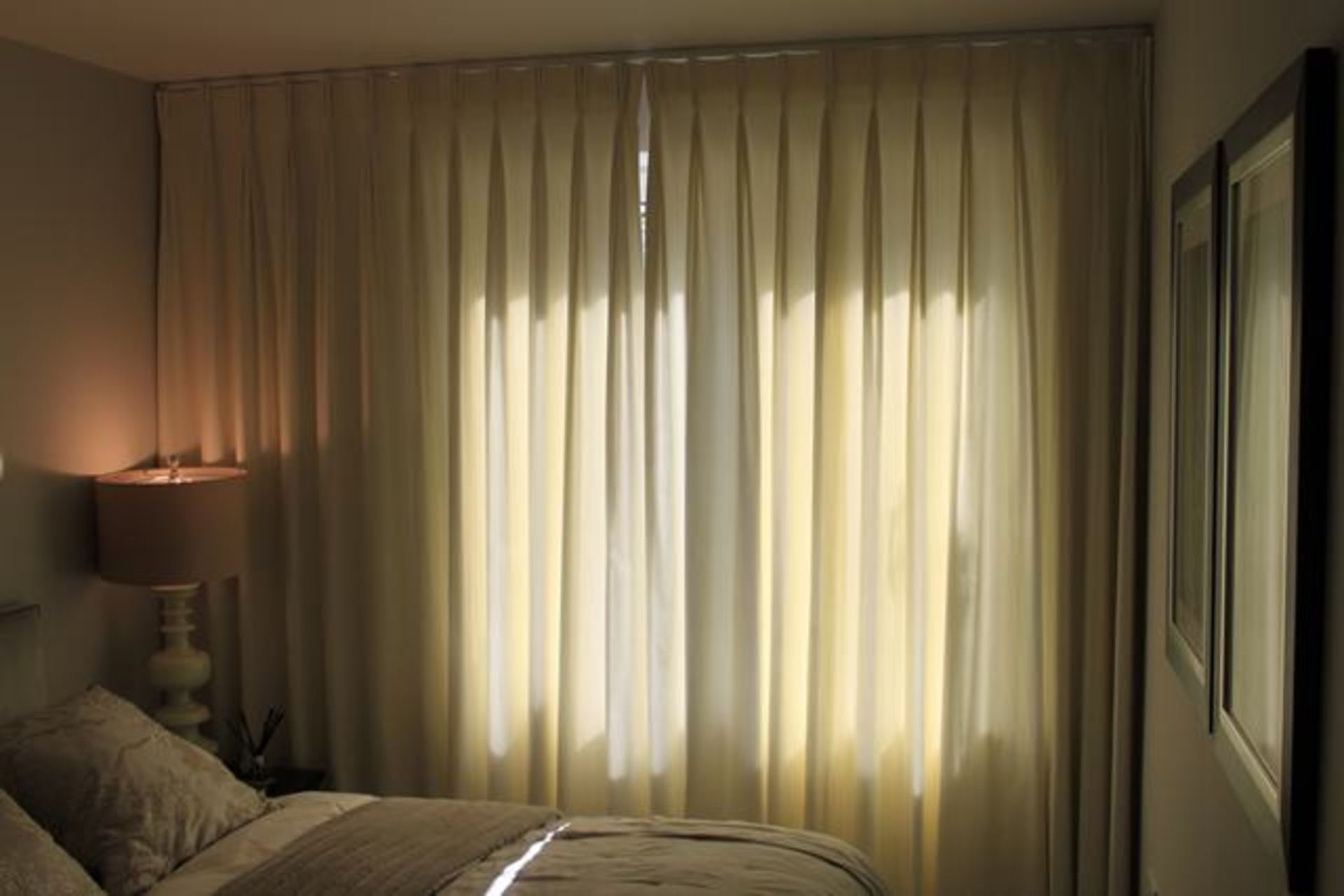 A pair of cream fully lined curtains 2600mm x 2400mm - Image 2 of 2