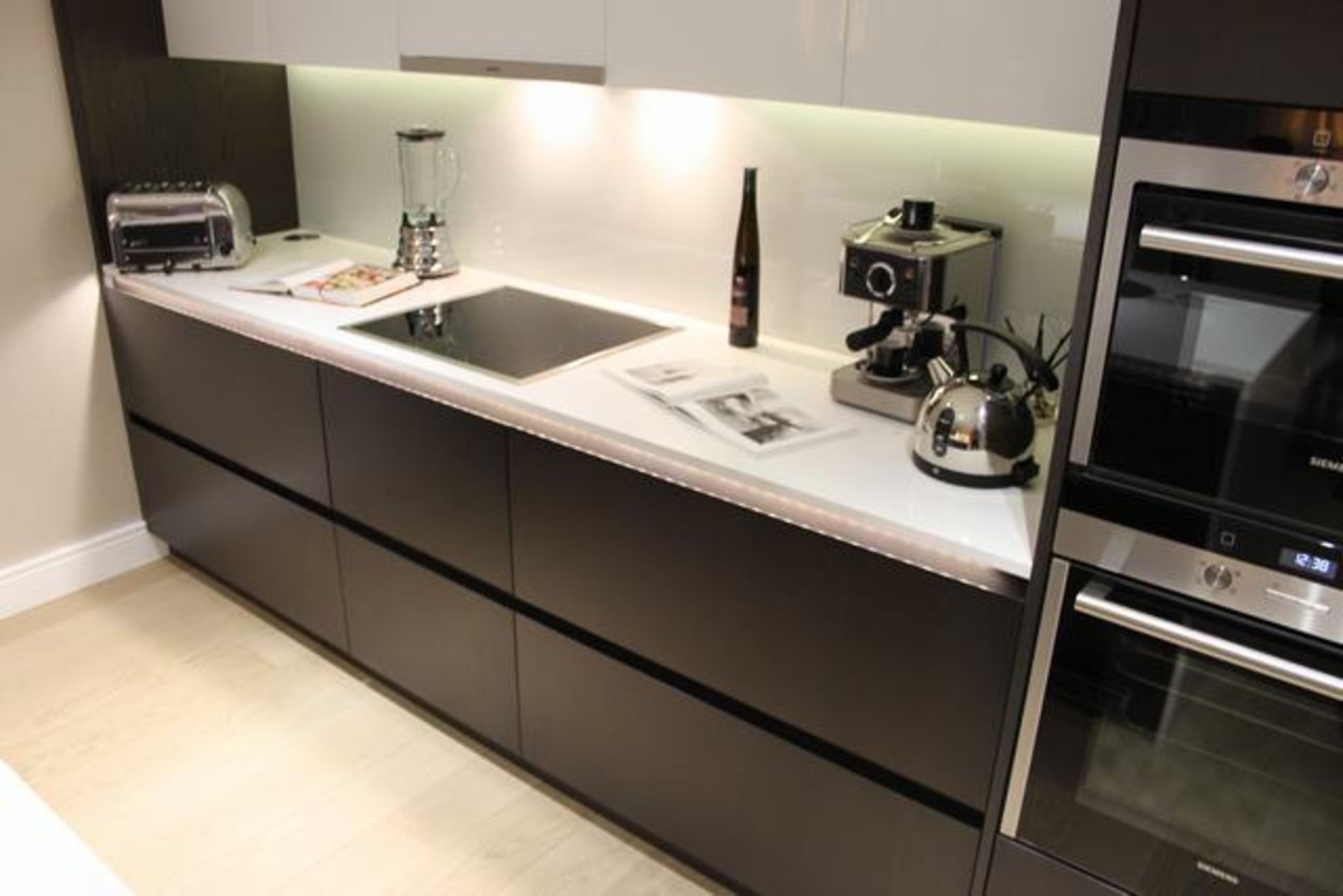 Complete Commodore kitchen comprising of 4 x wall mounted soft close cabinets, base unit with - Image 3 of 8