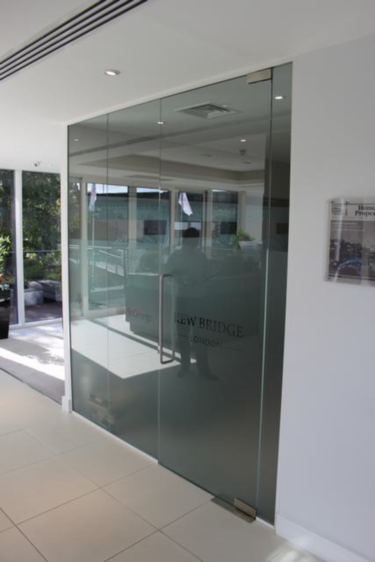 Glass partitioning partly frosted spans 2300mm x 2500 with internal opening glass door being 900mm x - Image 2 of 2