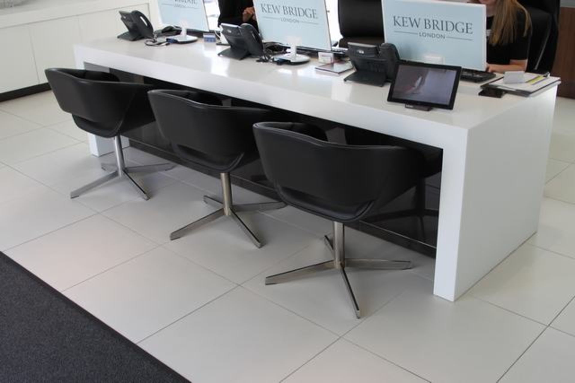 White stone laminate reception  counter desk with tile effect recessed panel 2900mm x 850mm x - Image 2 of 2