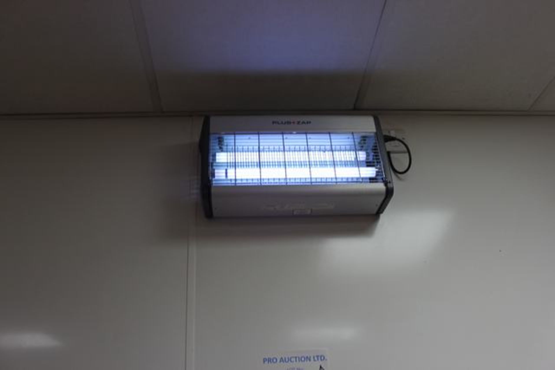 PlusZap 30 Watt electric grid fly killer coverage: 80m2  in aluminium 2 x 15w tubes Lift out charge