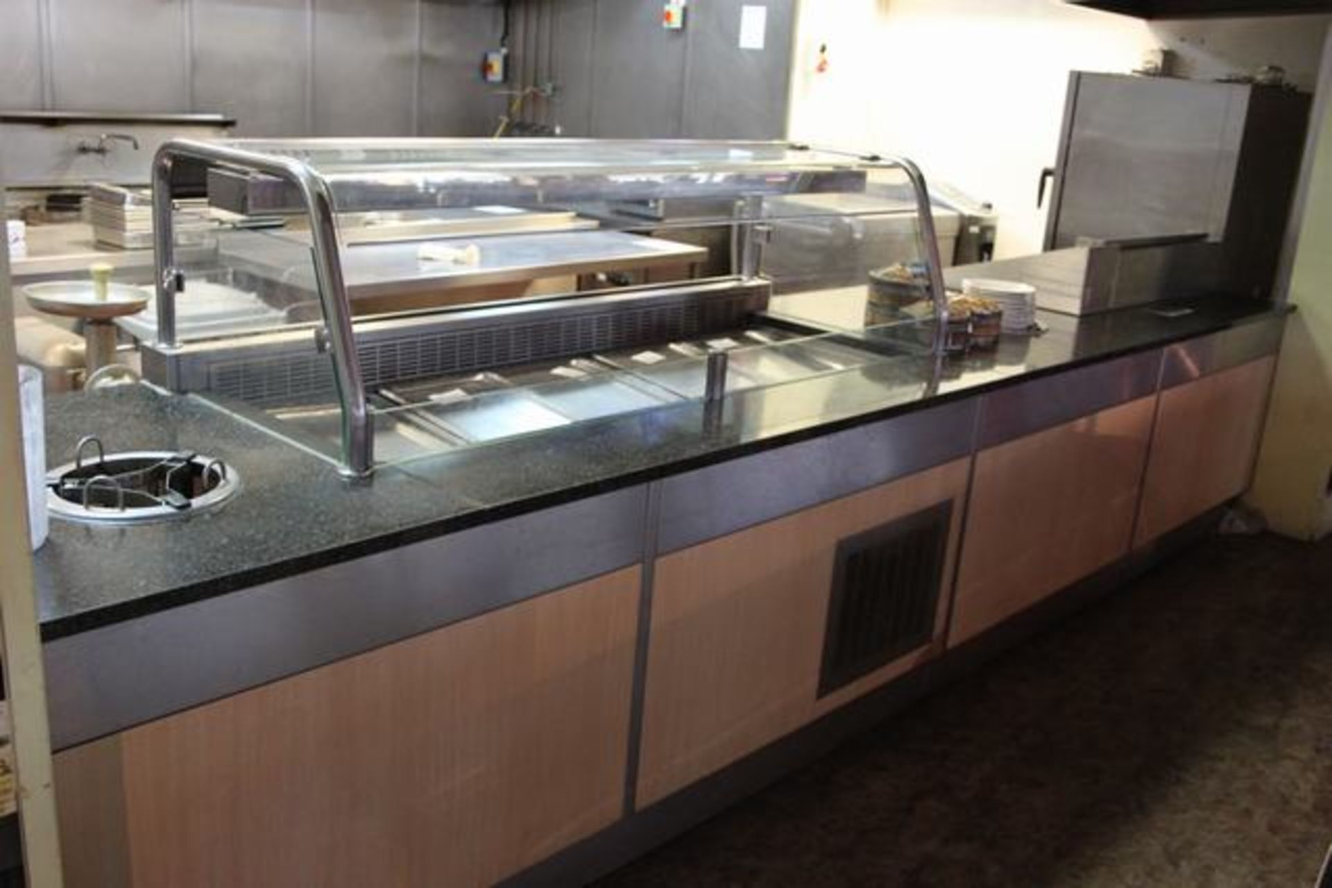 Teppanyaki bar by D&D Engineering blown cold air salad bar servery holds 5 x GN1 pans with sneeze - Image 4 of 4