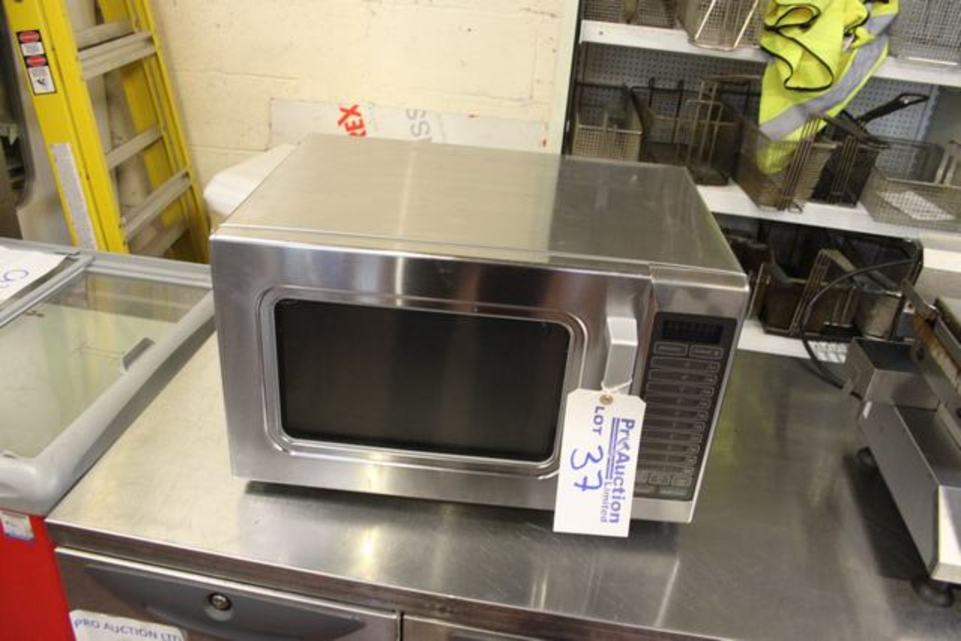 Amana ALD510 1000w stainless steel commercial microwave 3 cooking stages and 4 power levels 34 litre
