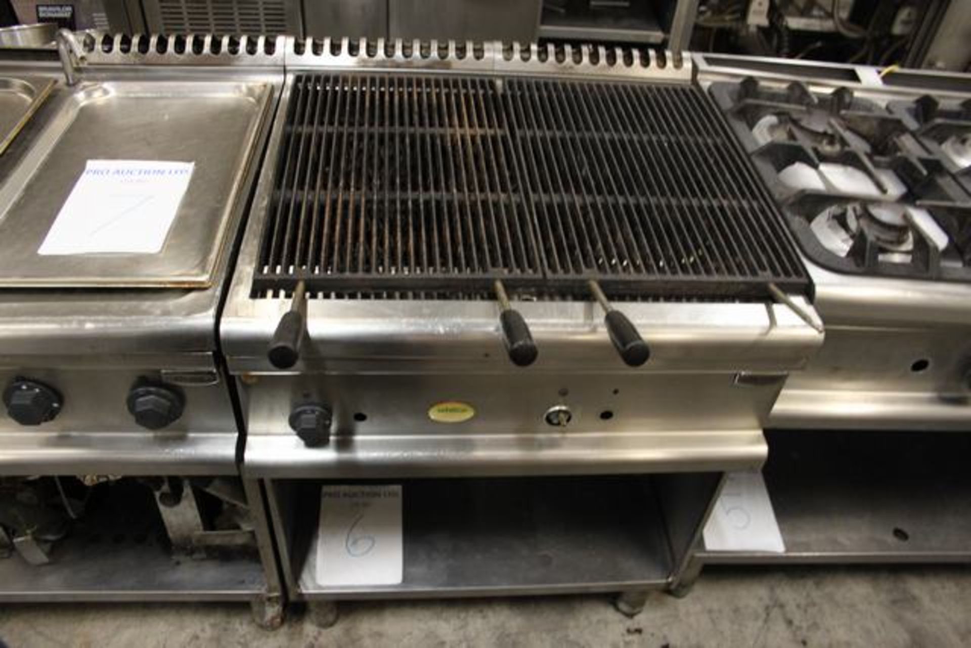 Electrolux gas chargrill cooking surface grids in cast iron, easily removable for cleaning stainless - Image 2 of 2