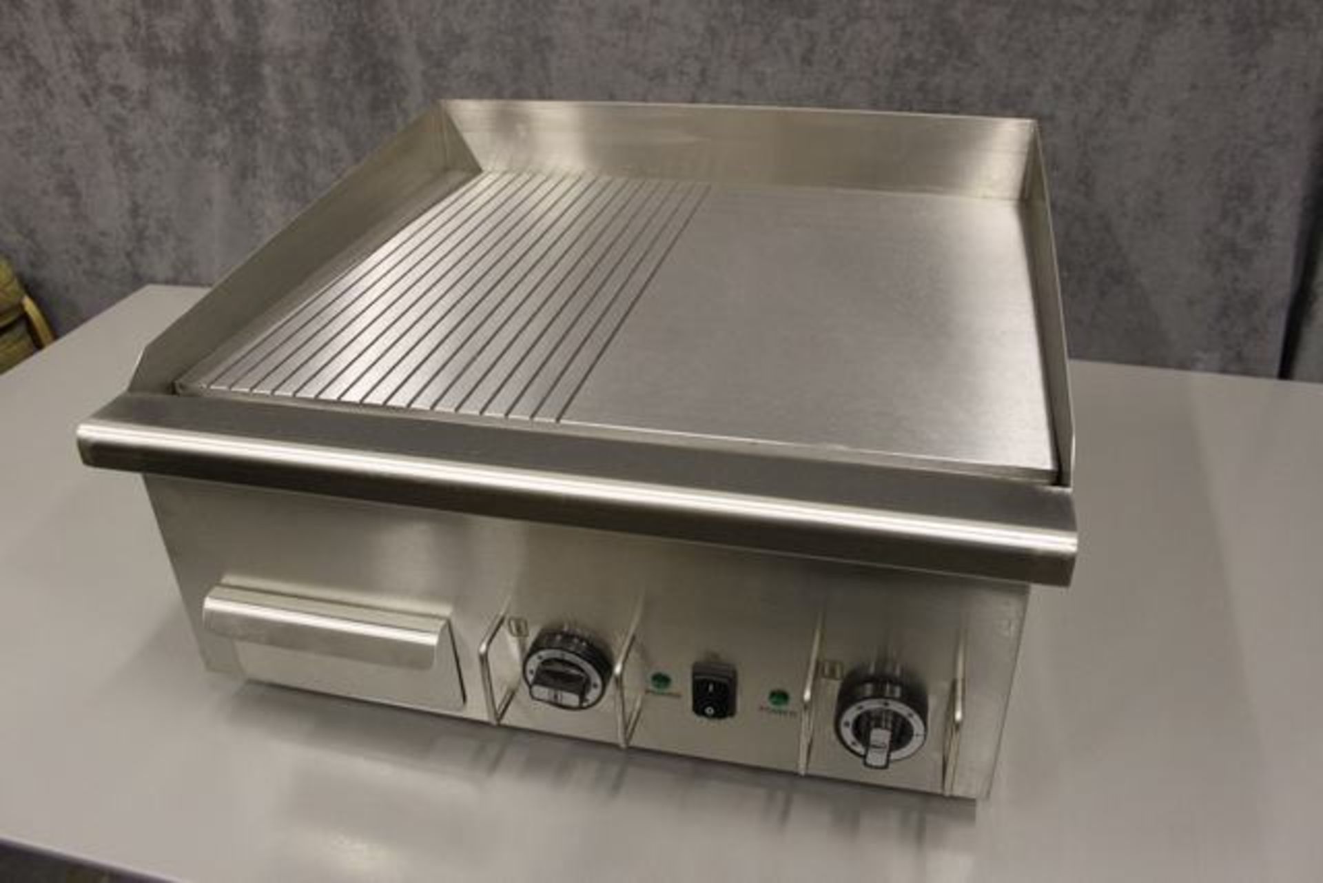 Electric griddle CE marked all stainless steel body polished plate part smooth part ribbed which